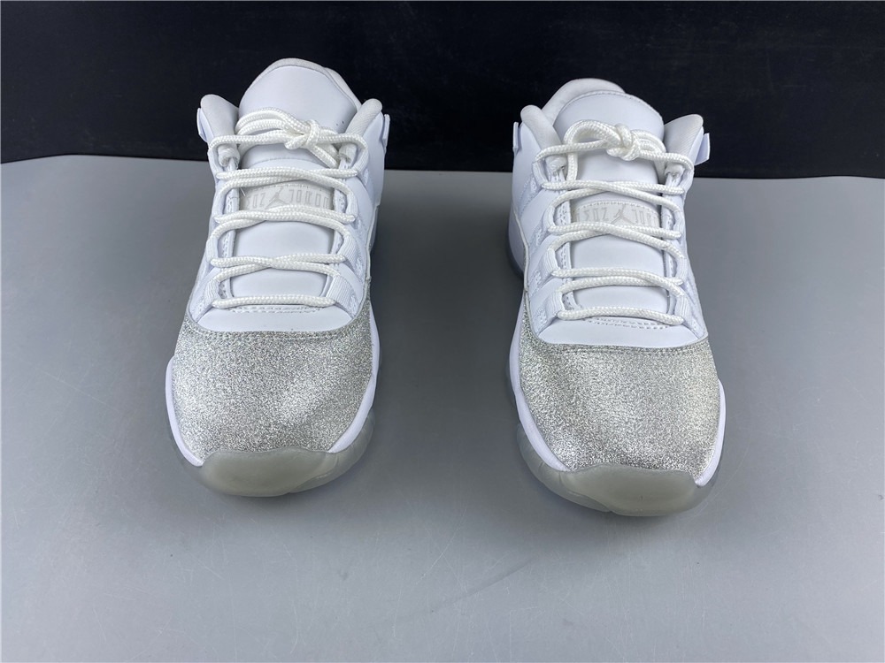 Air Jordan 11 low WMNS Metallic Silver AR0715-100